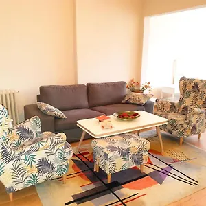 Beautiful Jewel In Center Apartment